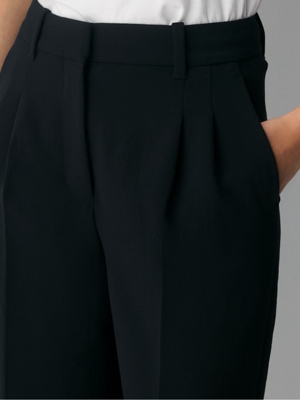 Aritzia Effortless Pant Crepe Trousers Crepette Wilfred Black Pleated Pants 00